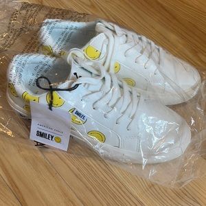 AE Smiley Sneakers NWT